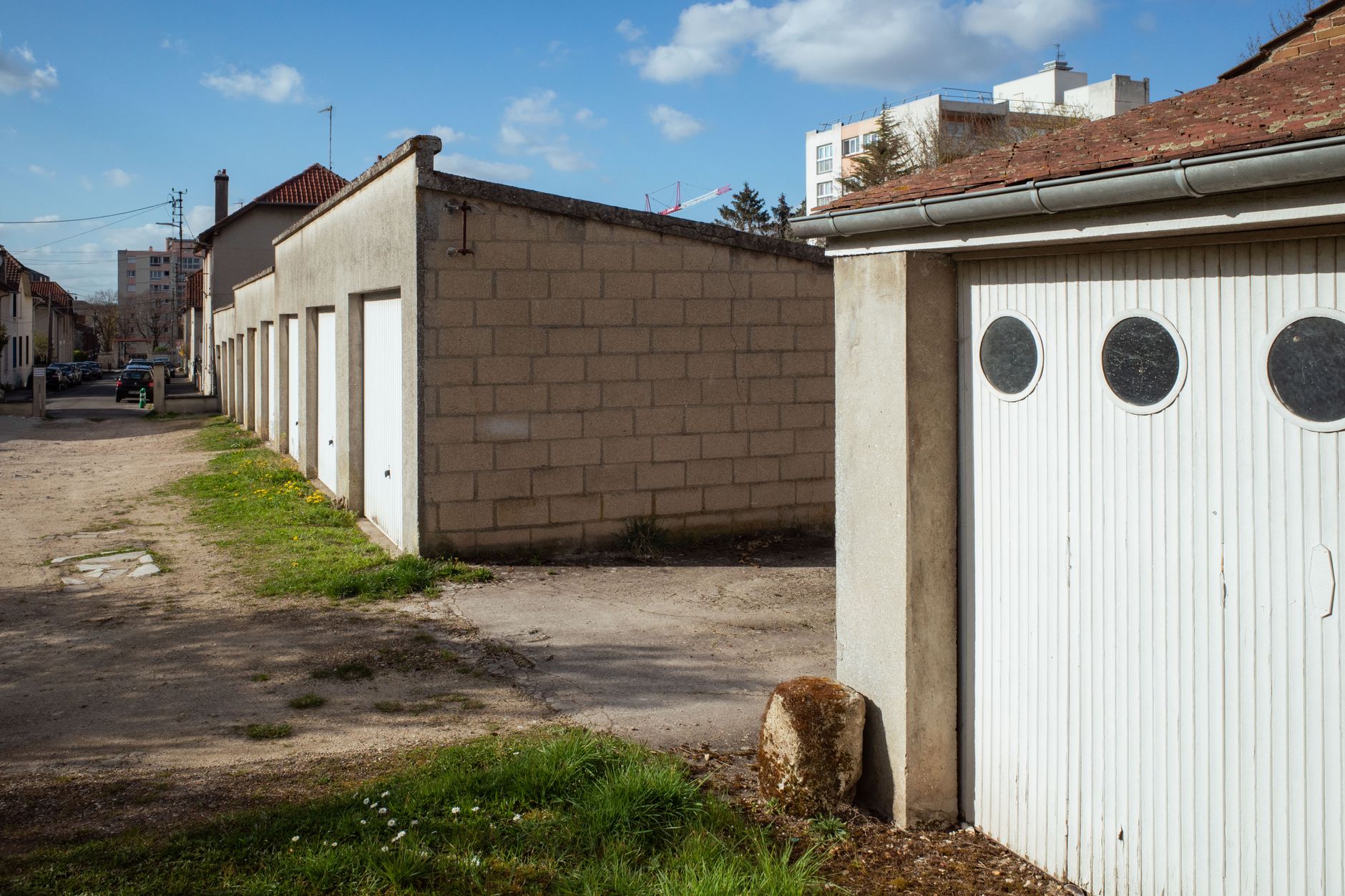 Eternit-Garage abreißen: Ablauf, Pflichten und Entsorgung in Köln – ÖKS Dienstleistungen Köln