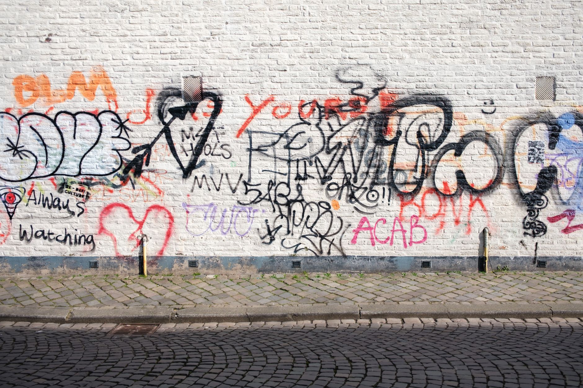Graffitientfernung: Wände schonend und rückstandslos reinigen – ÖKS Dienstleistungen Köln