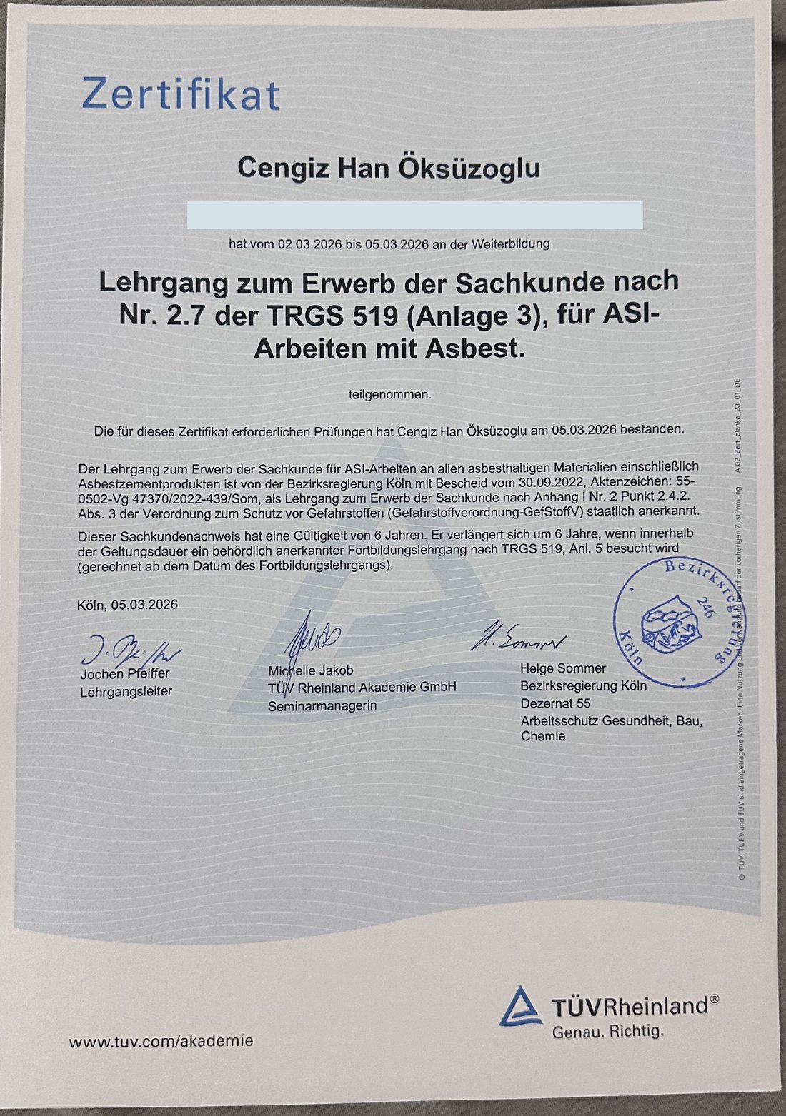 Zertifikat Sachkunde nach TRGS 519 Anlage 3, TÜV Rheinland Akademie, mitgezeichnet von der Bezirksregierung Köln